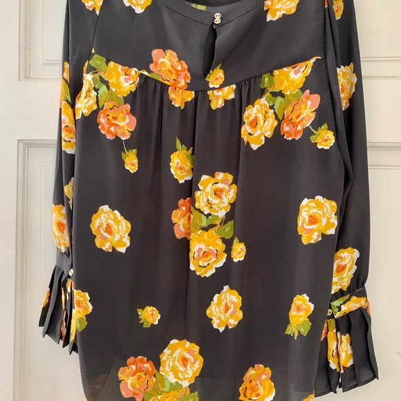 GUC Loft Pleated Cuff Peony Top Size: M - Picture 6 of 6